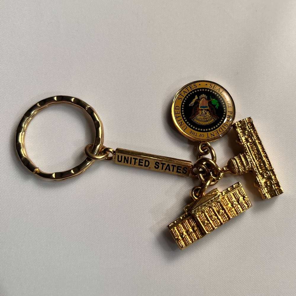 Vintage Goldtone Washington D.C. Charm Souvenir Keychain